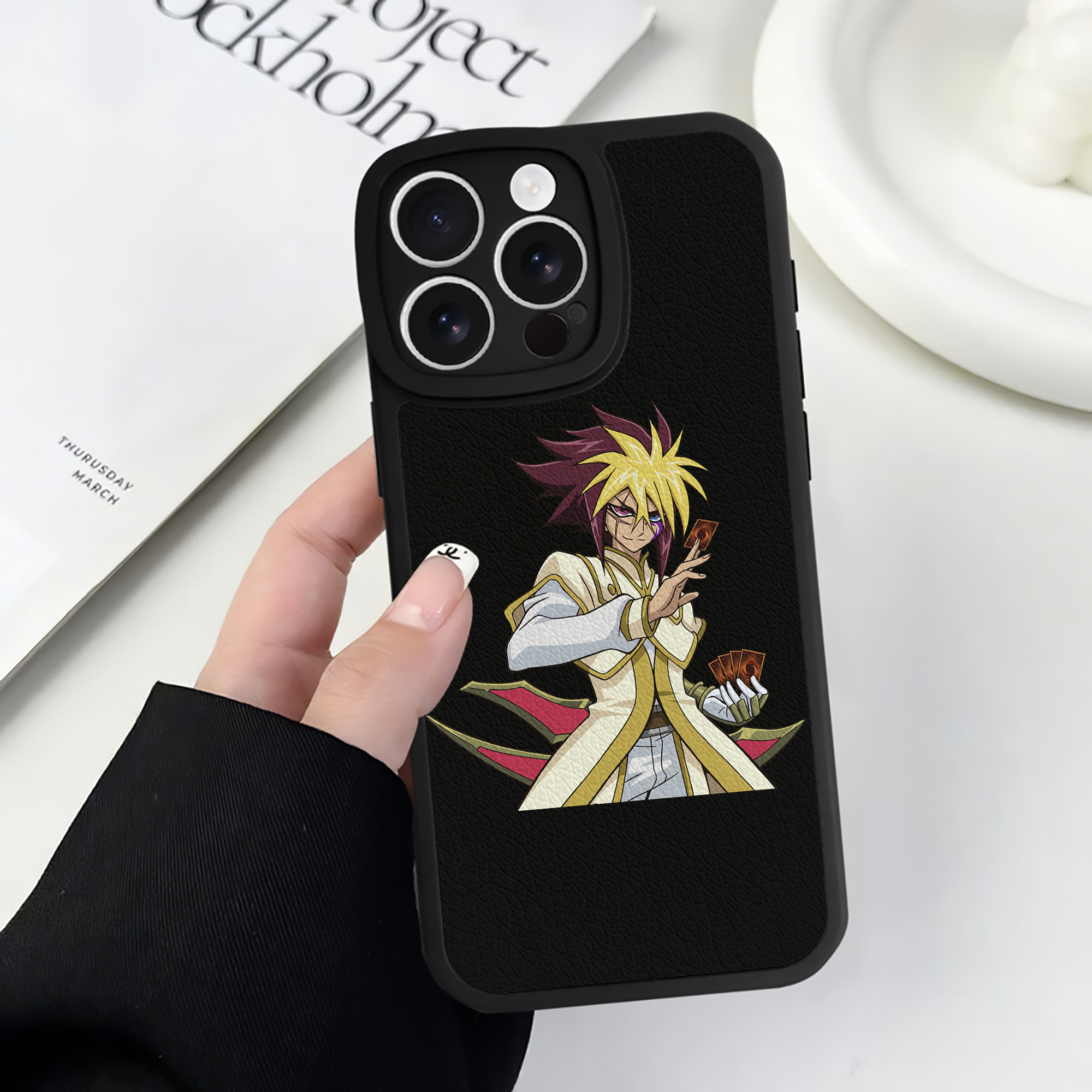 遊☆戯☆王 Yu-Gi-Oh! 【iPhone 16シリーズ対応】シリコンスマホケース（レザー調） 材質：シリコン